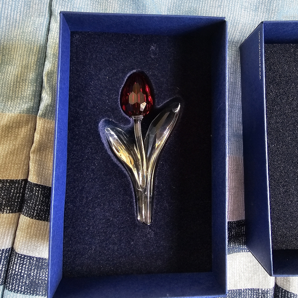 (SOLD)Swarovski Crystal Red Rose